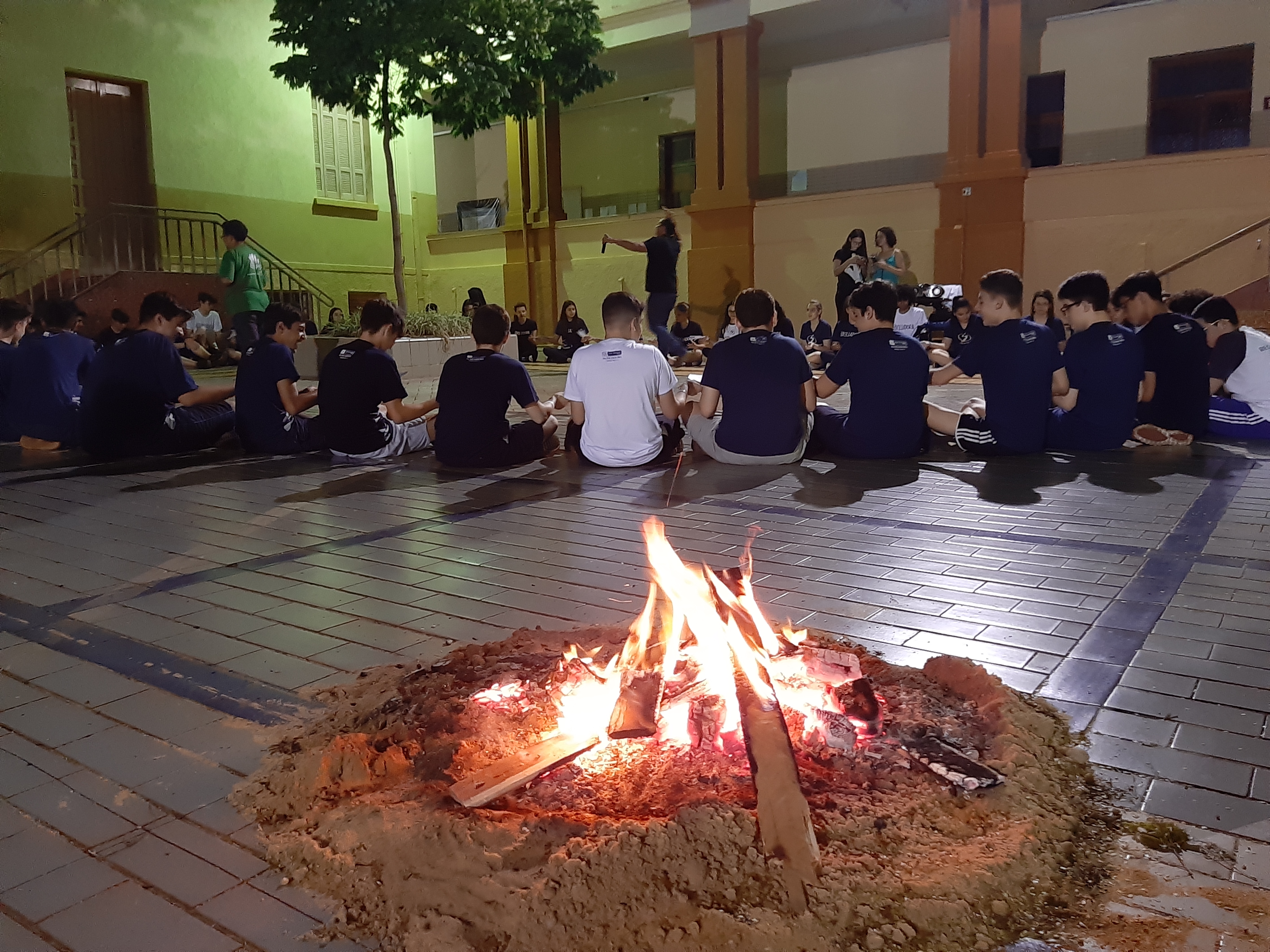 Colégio Auxiliadora promove mais uma edição do Acampadentro