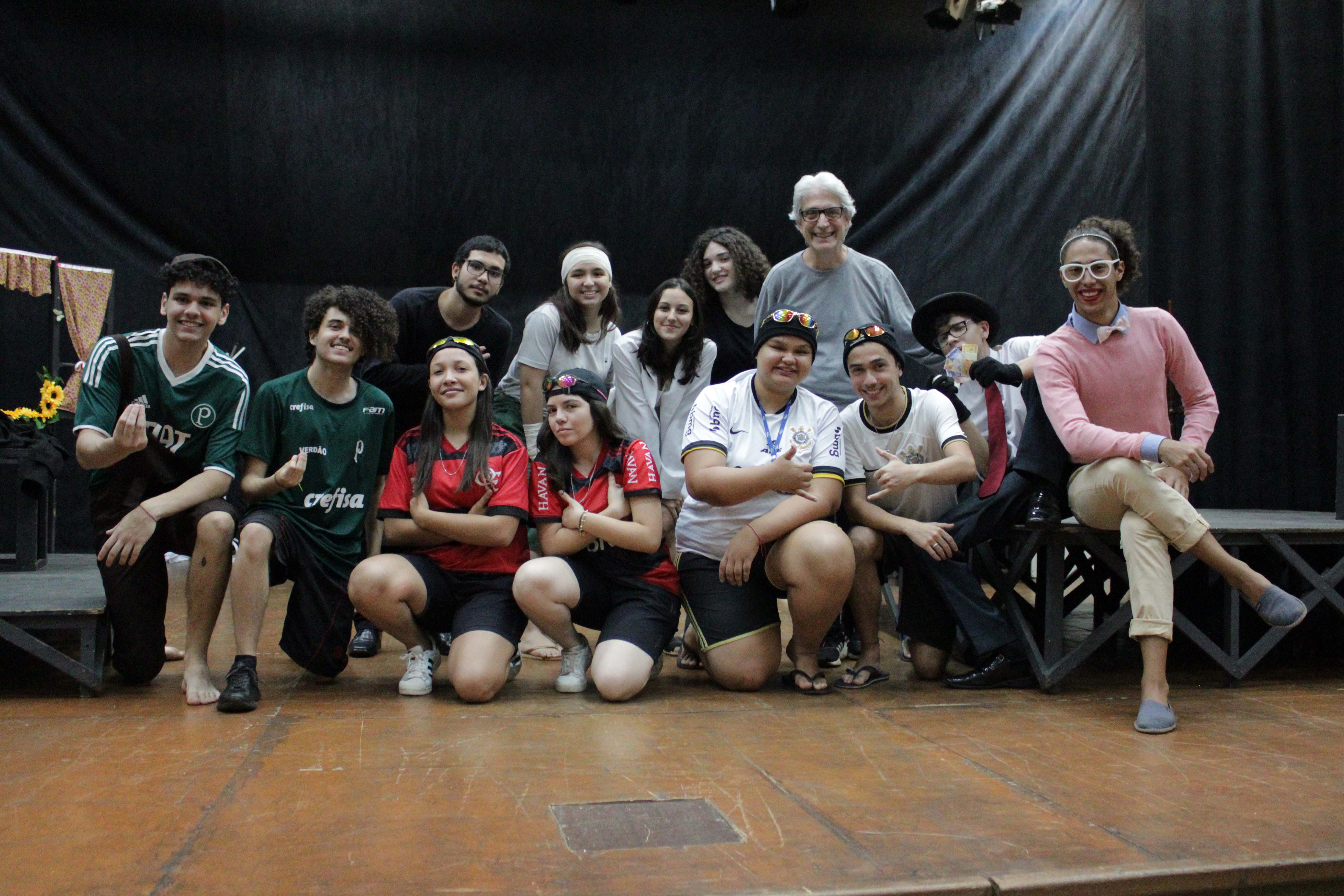 Alunos do Ensino Médio apresentam o espetáculo PRK. Deia - Rádio Bexiga
